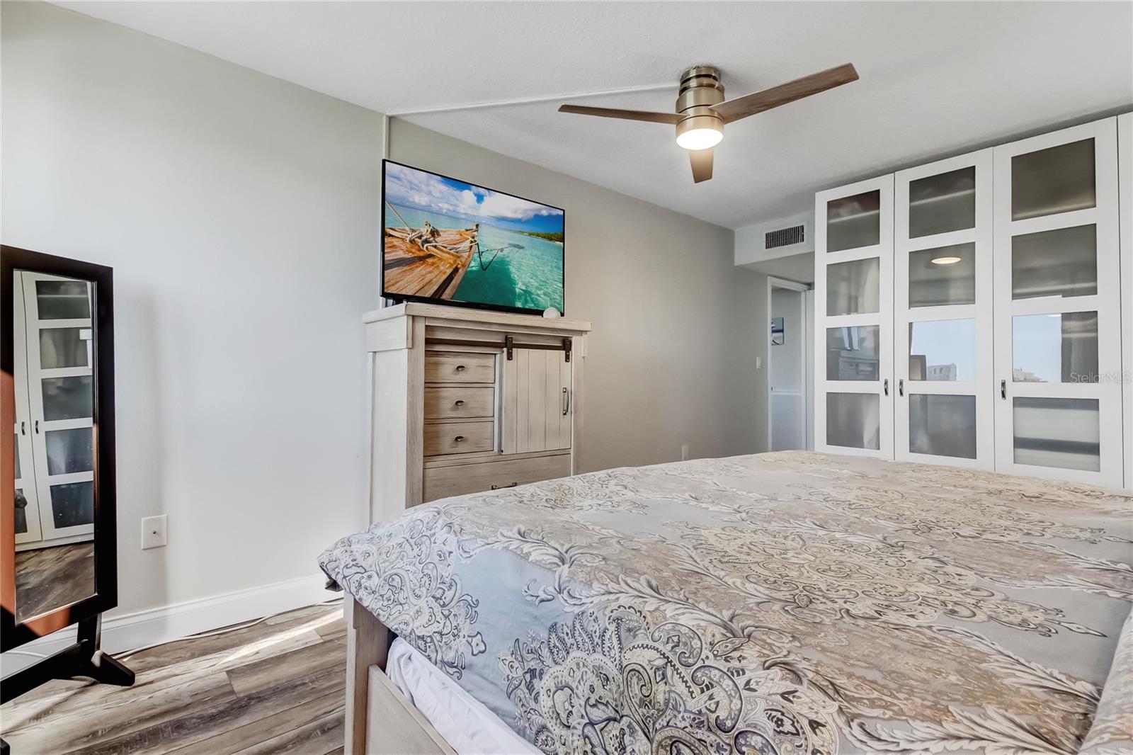 Image 39 of 61 For 644 Island Way 101