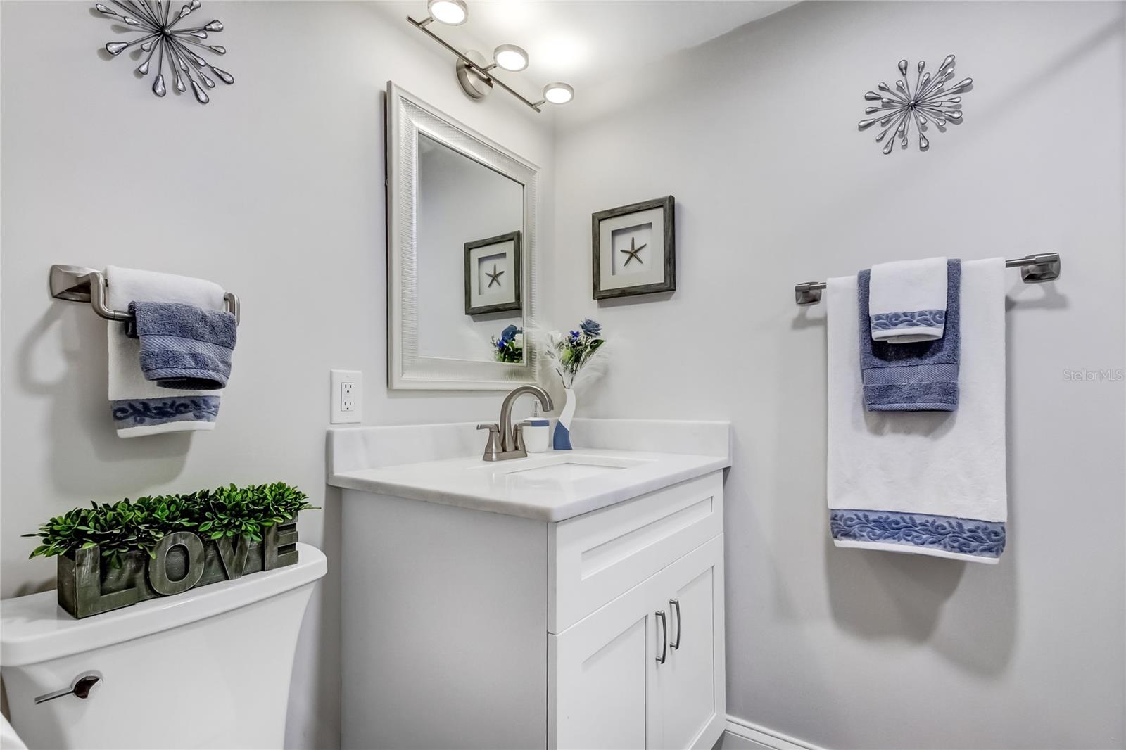 Image 41 of 61 For 644 Island Way 101