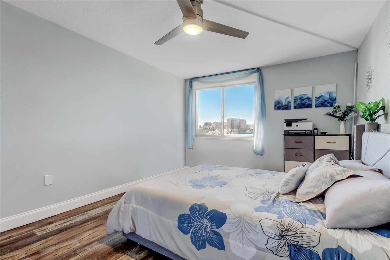 Image 45 of 61 For 644 Island Way 101