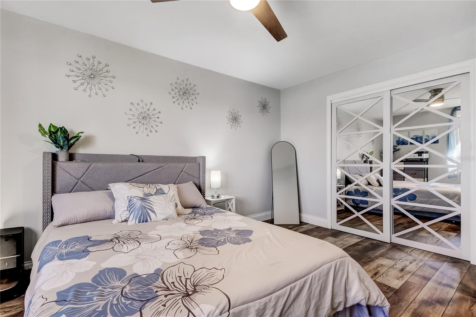 Image 46 of 61 For 644 Island Way 101