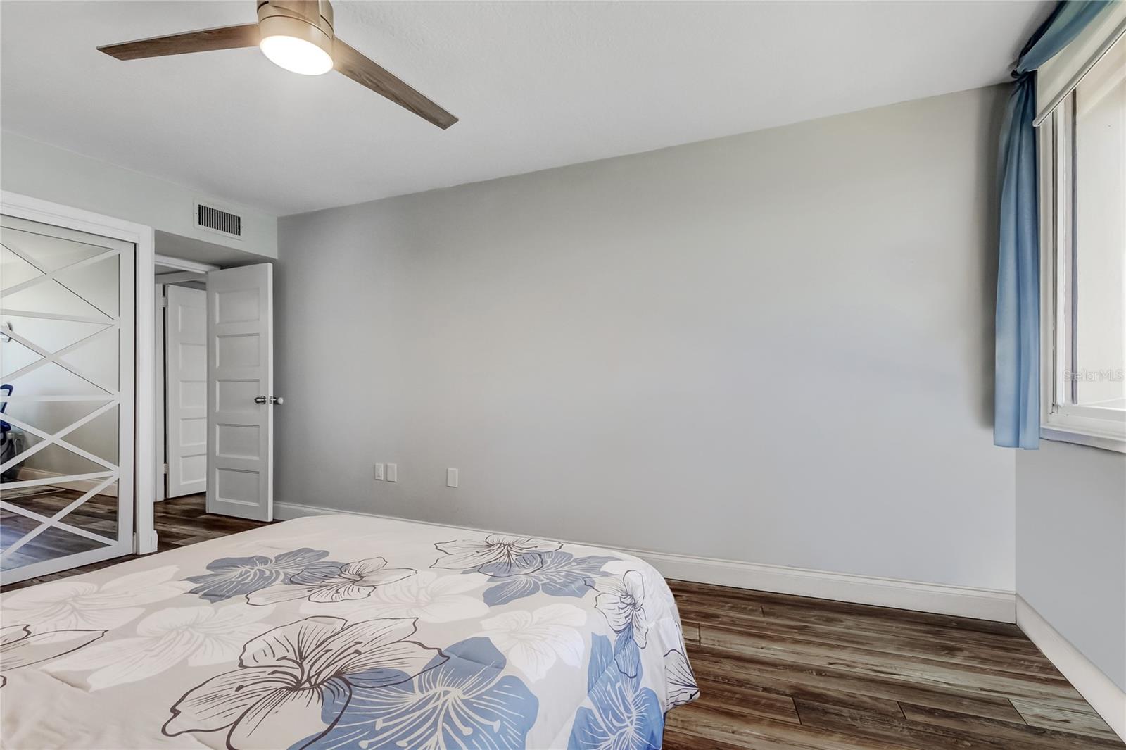 Image 47 of 61 For 644 Island Way 101