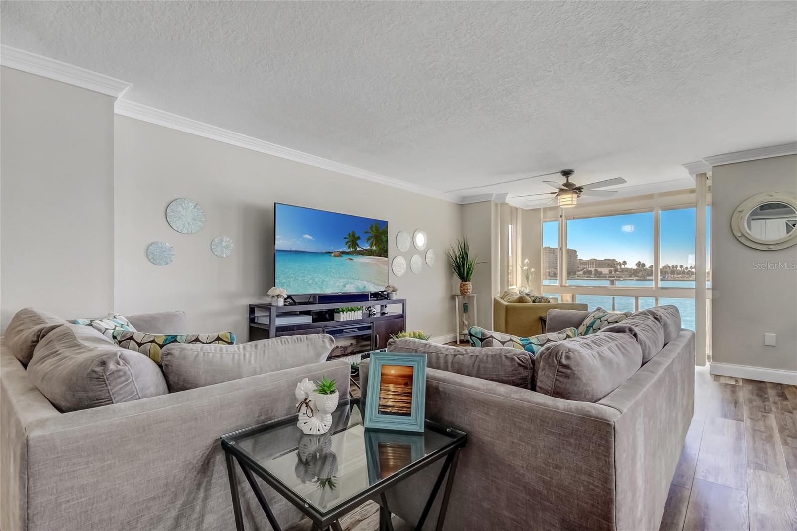 Image 6 of 61 For 644 Island Way 101