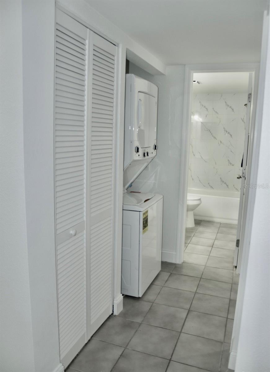 Image 11 of 33 For 11525 8th Way N 509