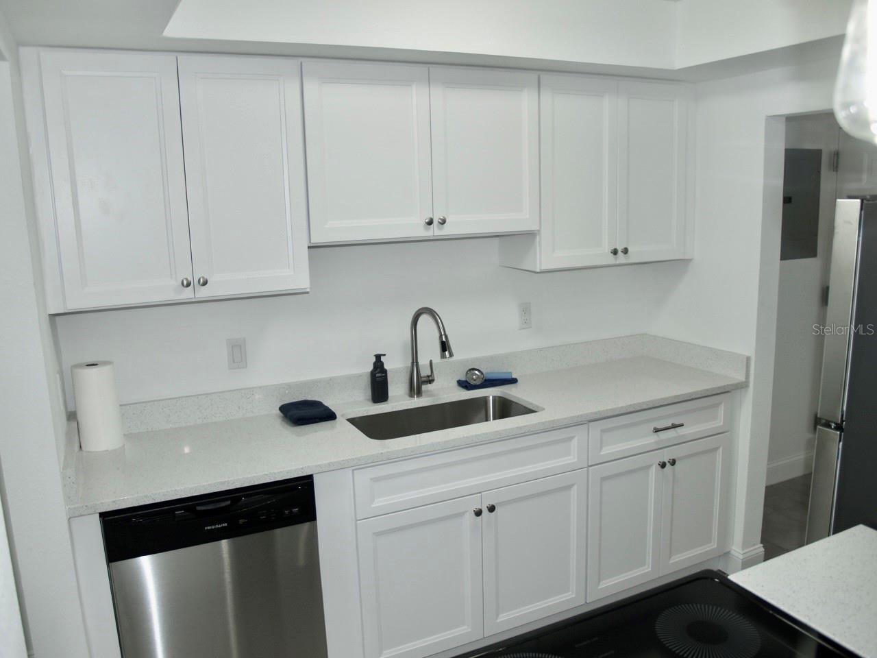 Image 4 of 33 For 11525 8th Way N 509