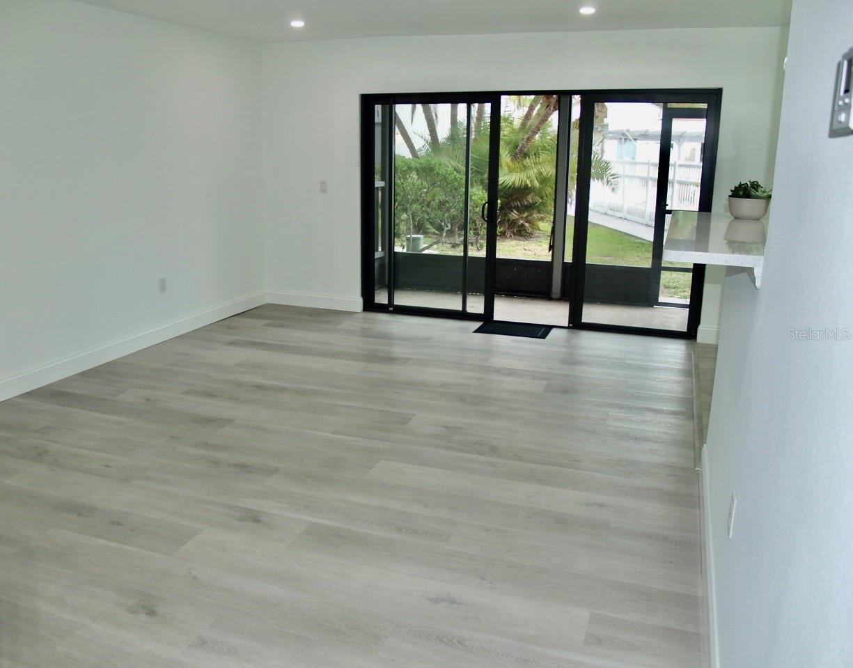 Image 7 of 33 For 11525 8th Way N 509