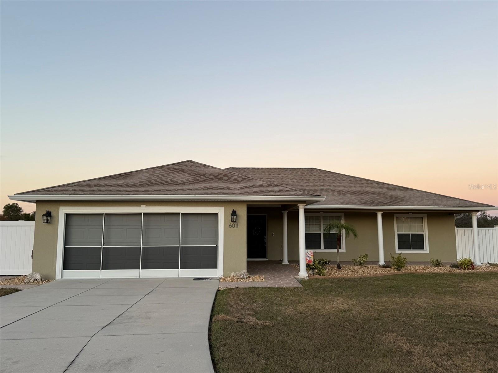 Image 42 of 52 For 6011 Country Walk Lane