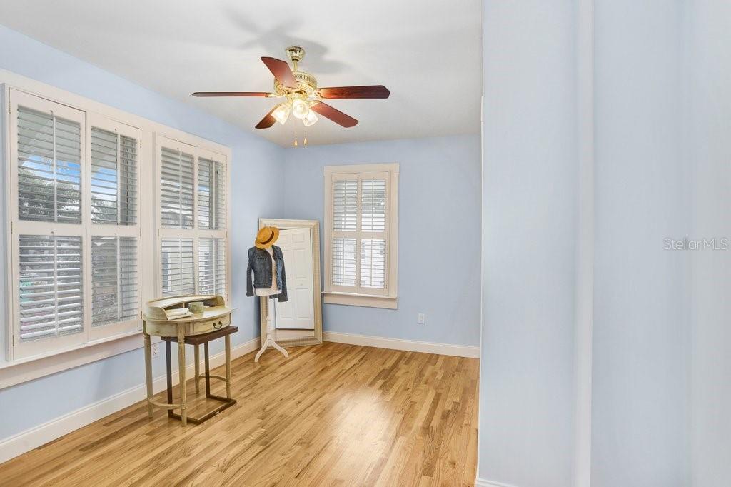 Image 32 of 39 For 1801 Hills Avenue