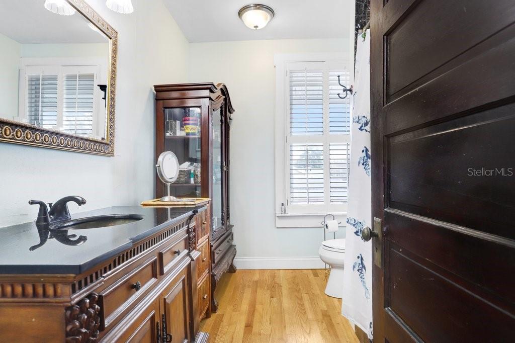 Image 33 of 39 For 1801 Hills Avenue