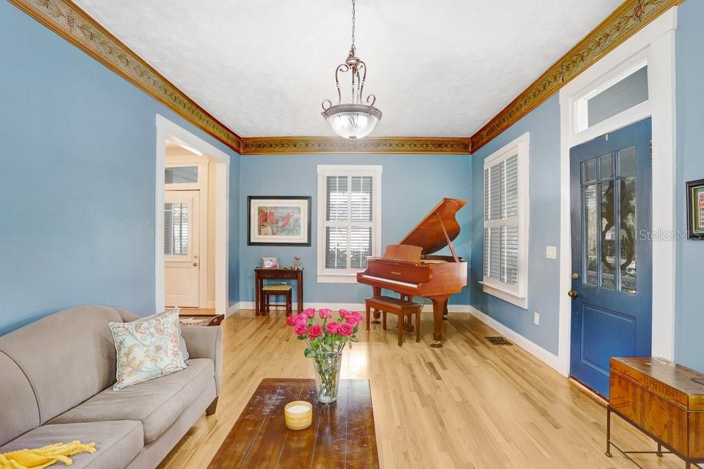 Image 8 of 39 For 1801 Hills Avenue