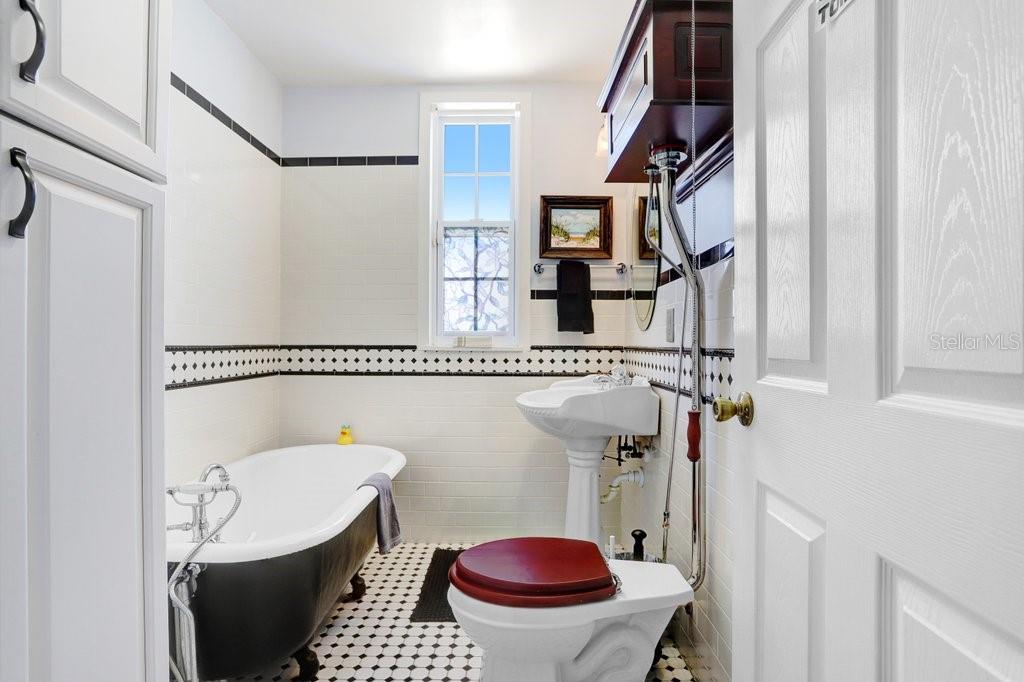 Image 37 of 47 For 8407 Interbay Boulevard