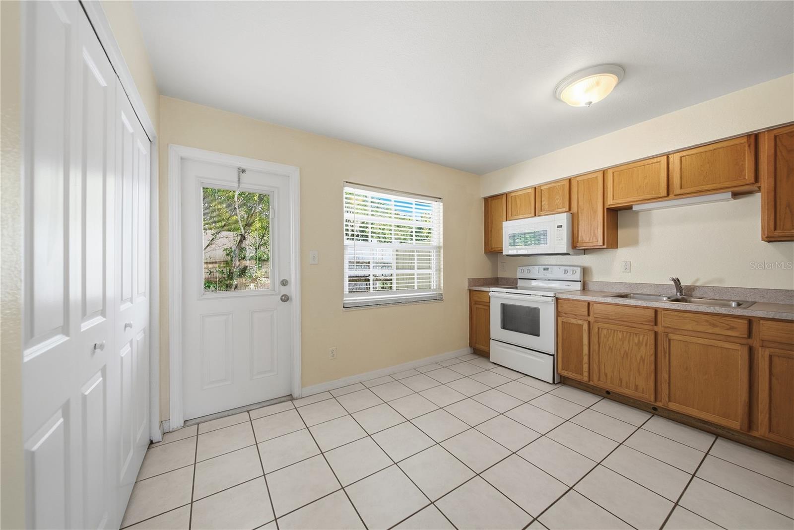 Image 12 of 20 For 13542 Embassy Park Court