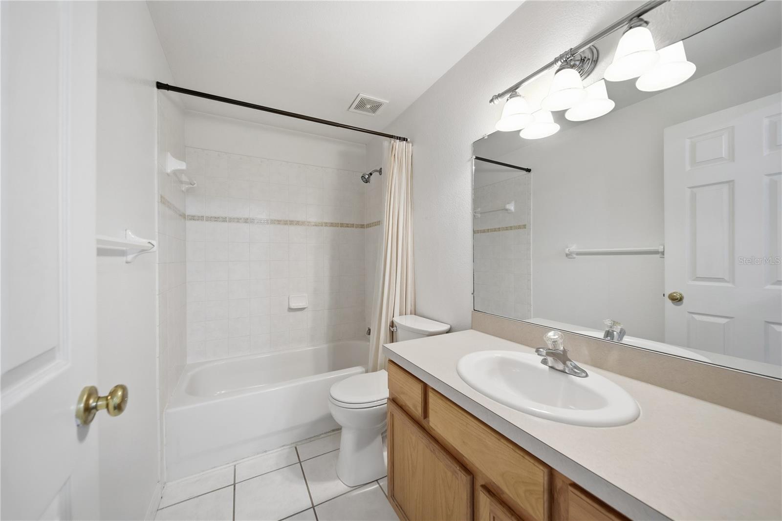 Image 16 of 20 For 13542 Embassy Park Court