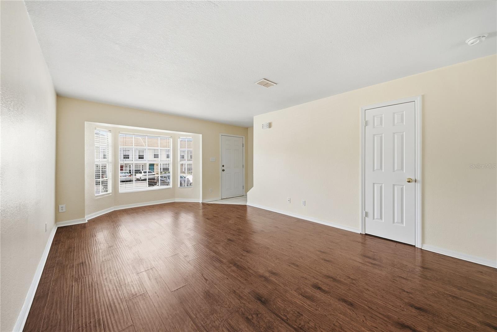 Image 6 of 20 For 13542 Embassy Park Court