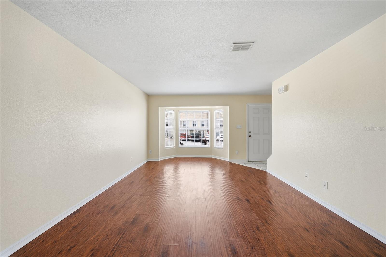 Image 7 of 20 For 13542 Embassy Park Court