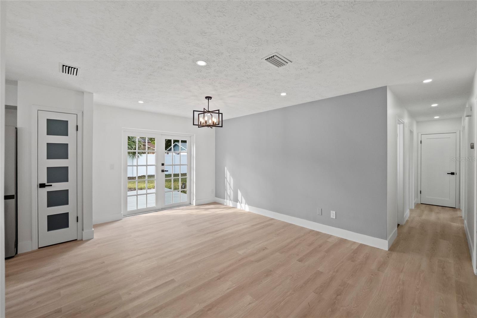 Image 6 of 39 For 3206 Las Brisas Drive