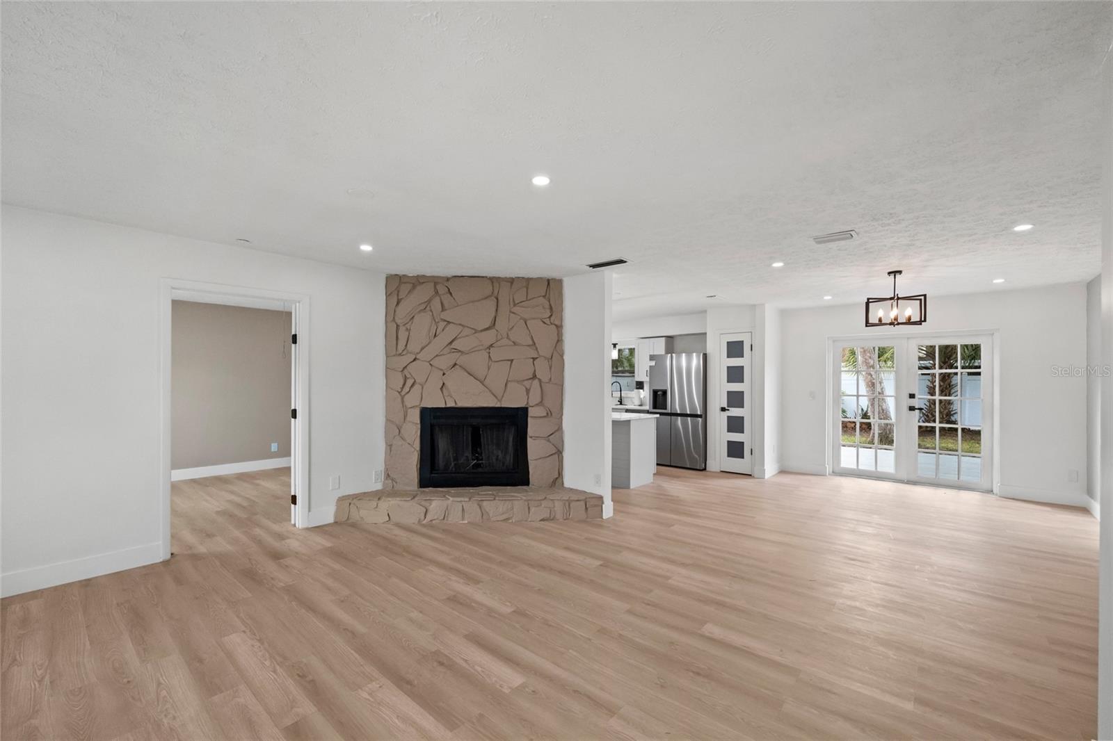 Image 8 of 39 For 3206 Las Brisas Drive