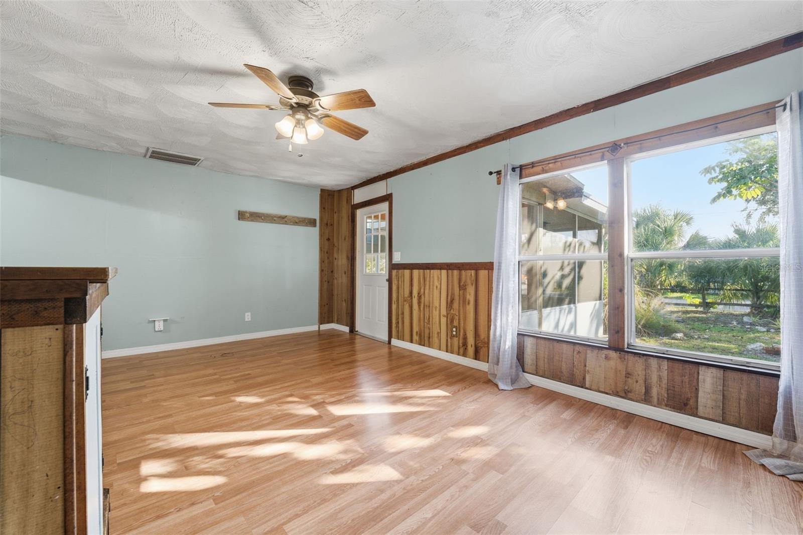 Image 10 of 35 For 1212 8th Street W