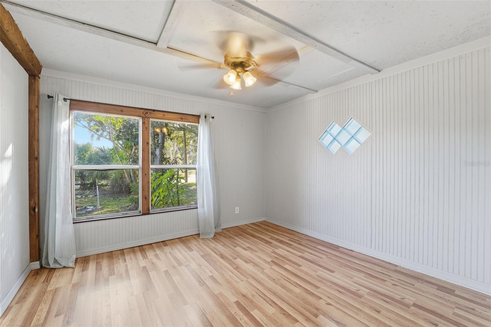 Image 21 of 35 For 1212 8th Street W