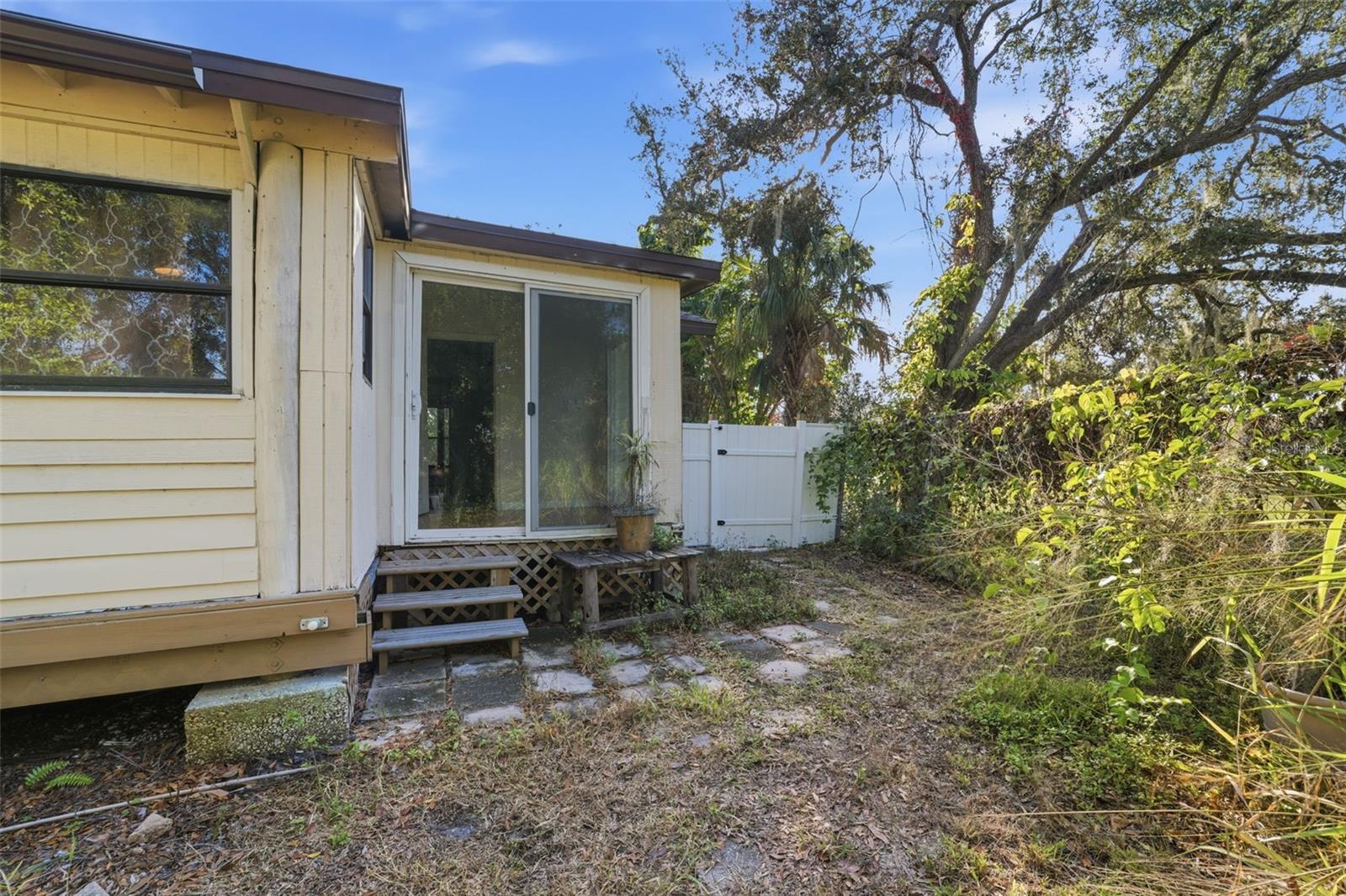 Image 28 of 35 For 1212 8th Street W