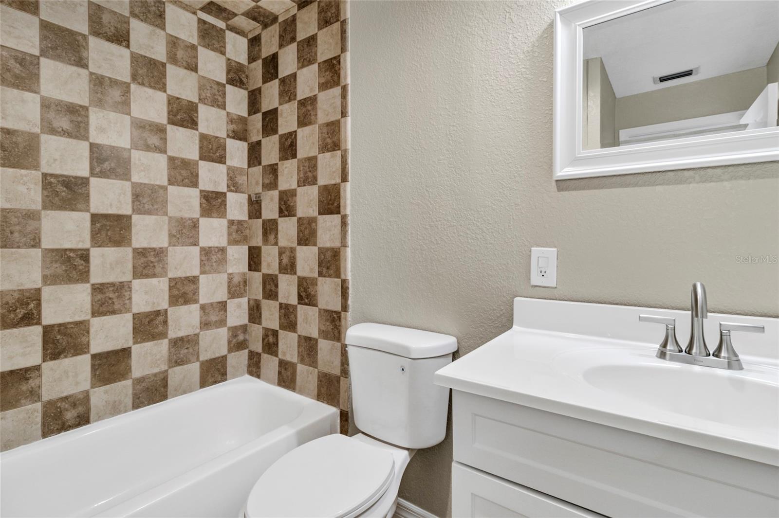 Image 18 of 41 For 915 Seminole Boulevard