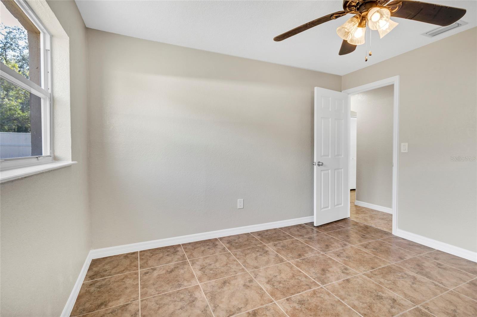 Image 21 of 41 For 915 Seminole Boulevard