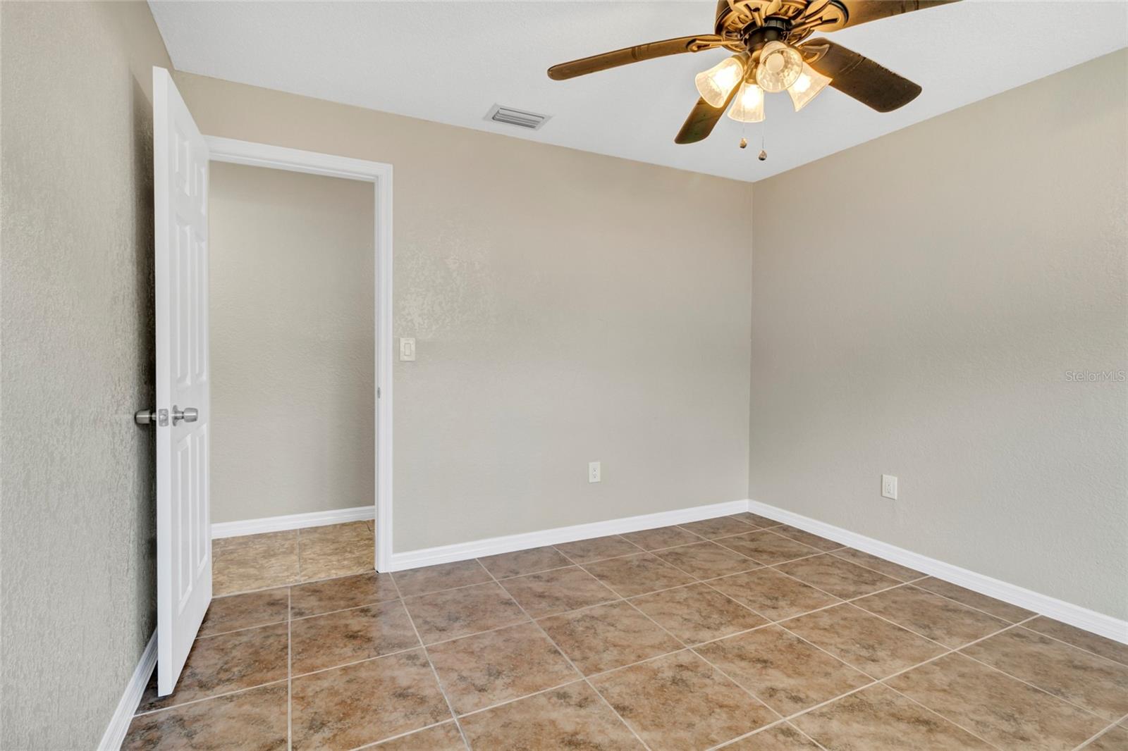 Image 22 of 41 For 915 Seminole Boulevard