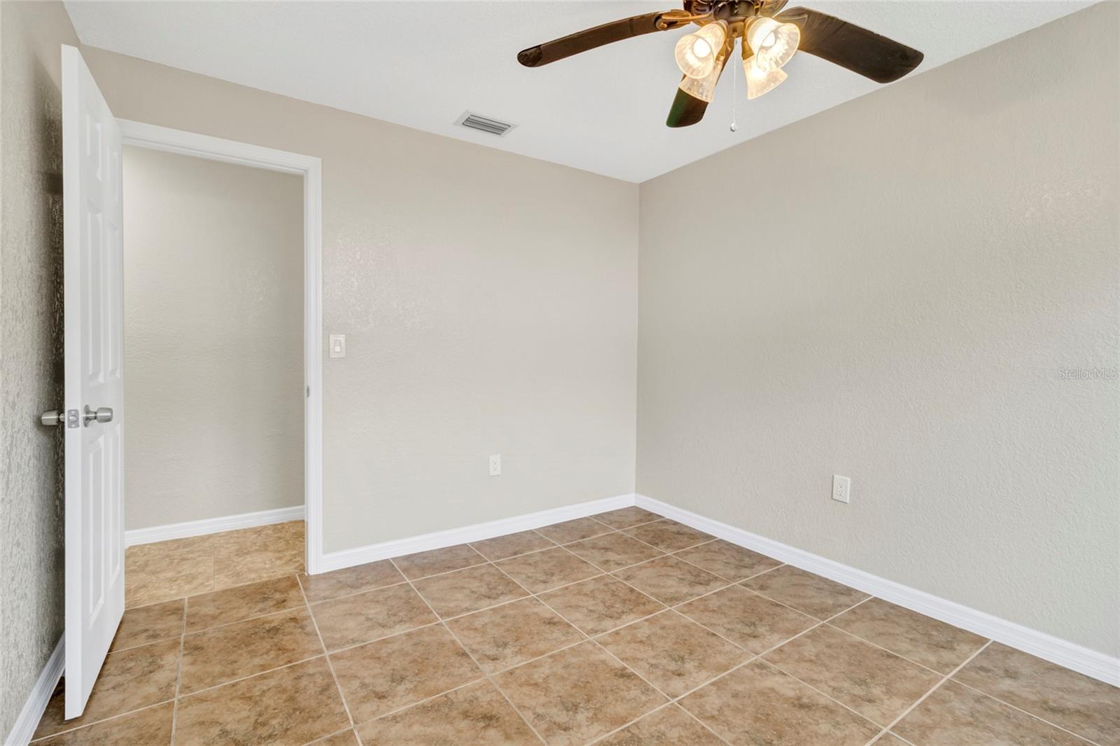 Image 24 of 41 For 915 Seminole Boulevard