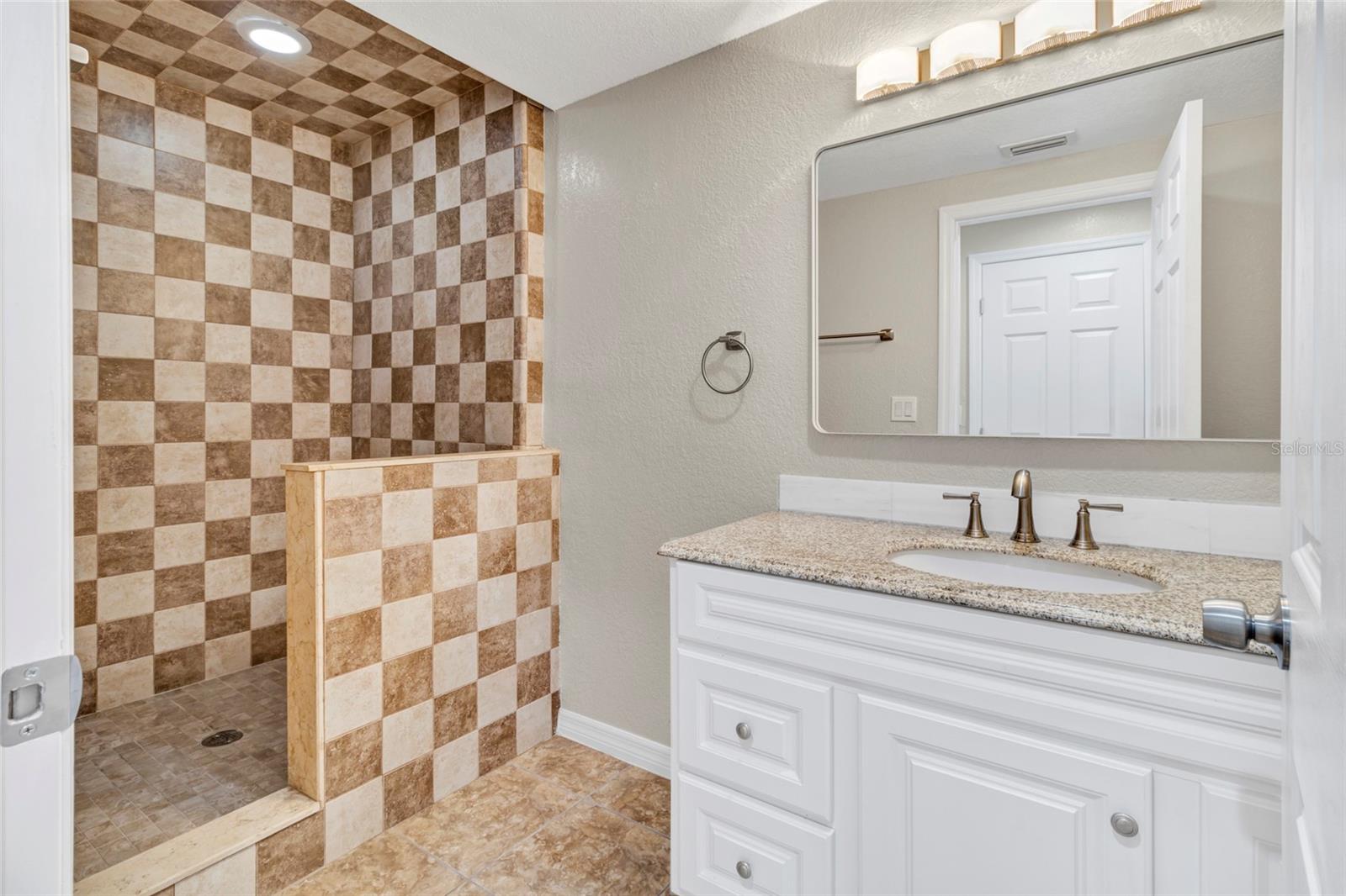 Image 26 of 41 For 915 Seminole Boulevard