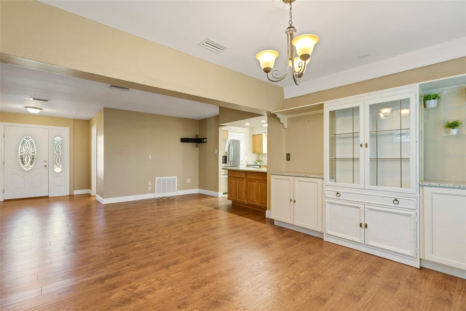 Image 19 of 89 For 1601 Dorchester Drive