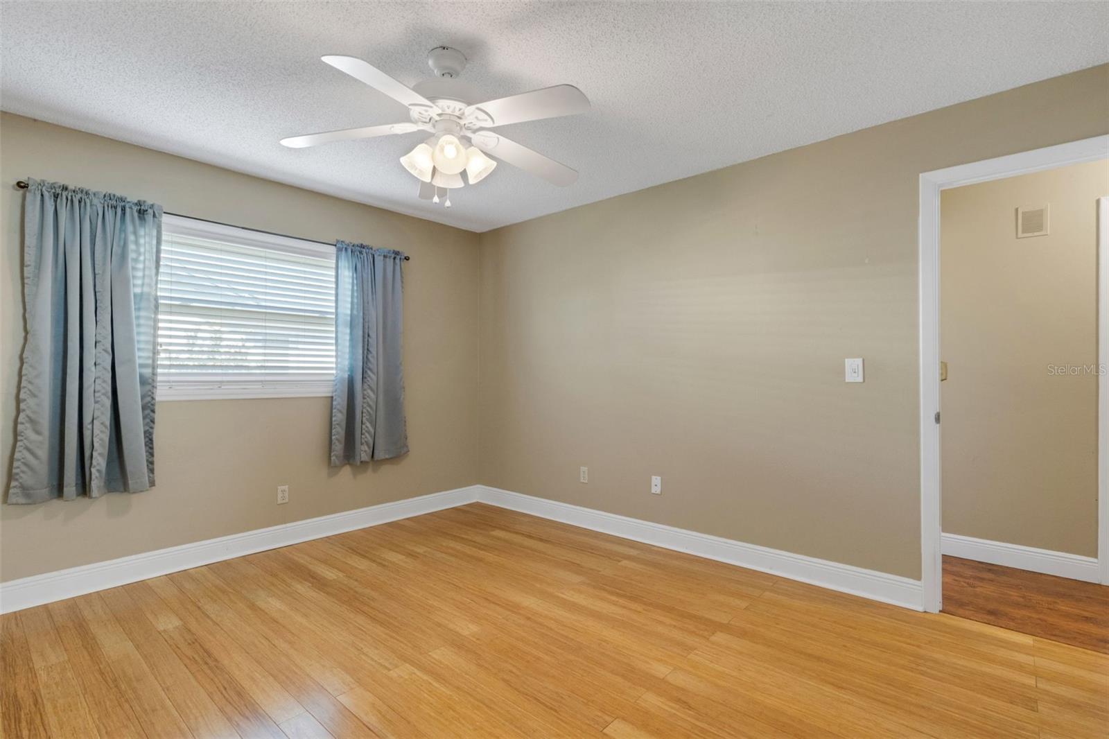 Image 32 of 89 For 1601 Dorchester Drive