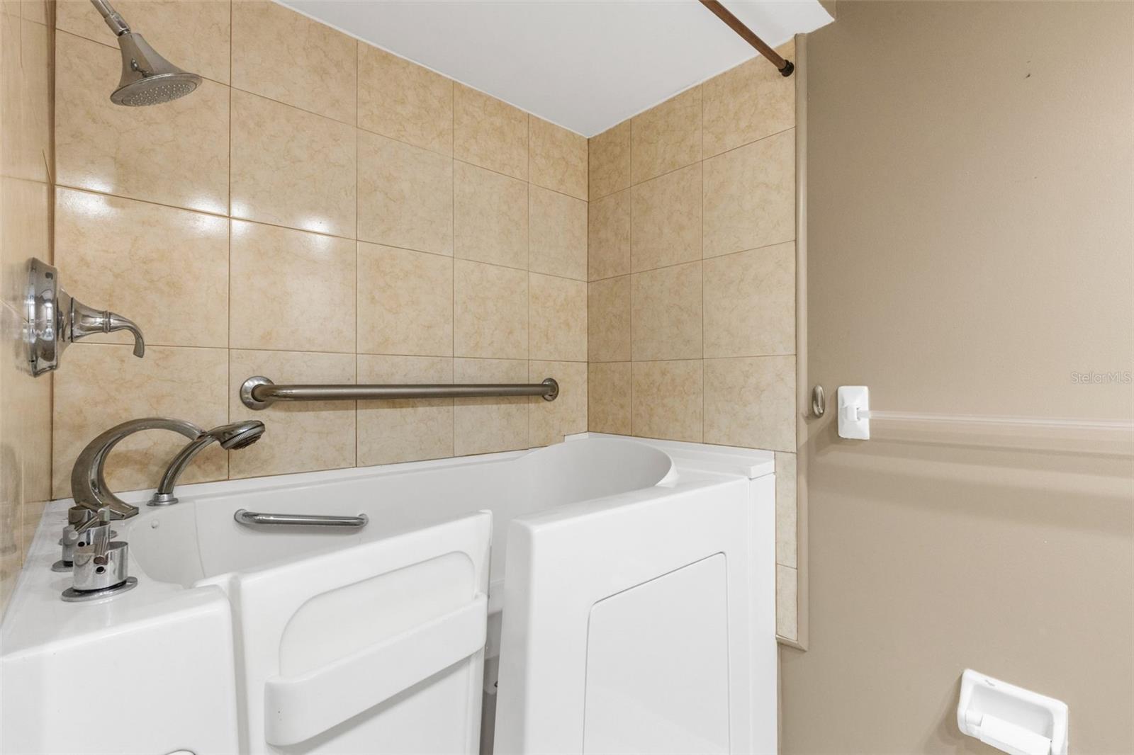 Image 36 of 89 For 1601 Dorchester Drive