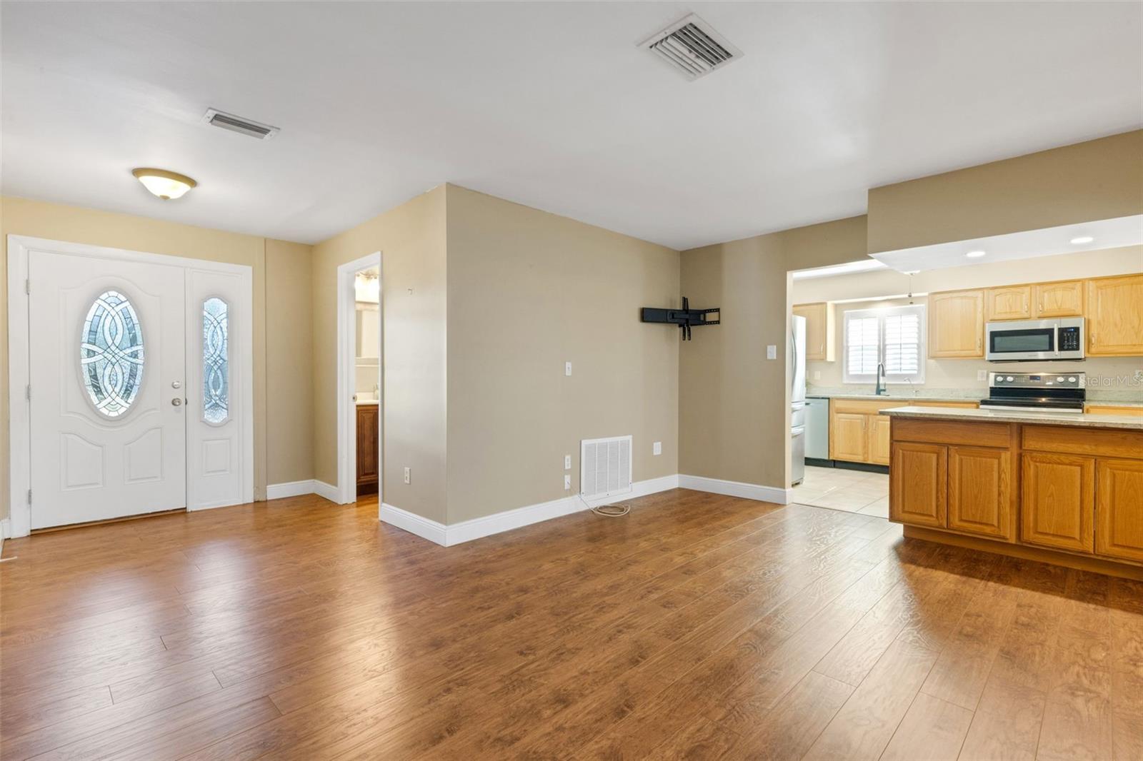 Image 5 of 89 For 1601 Dorchester Drive