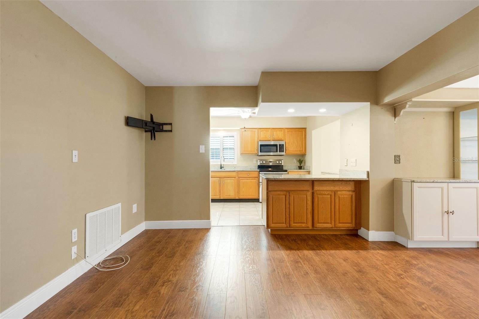 Image 6 of 89 For 1601 Dorchester Drive