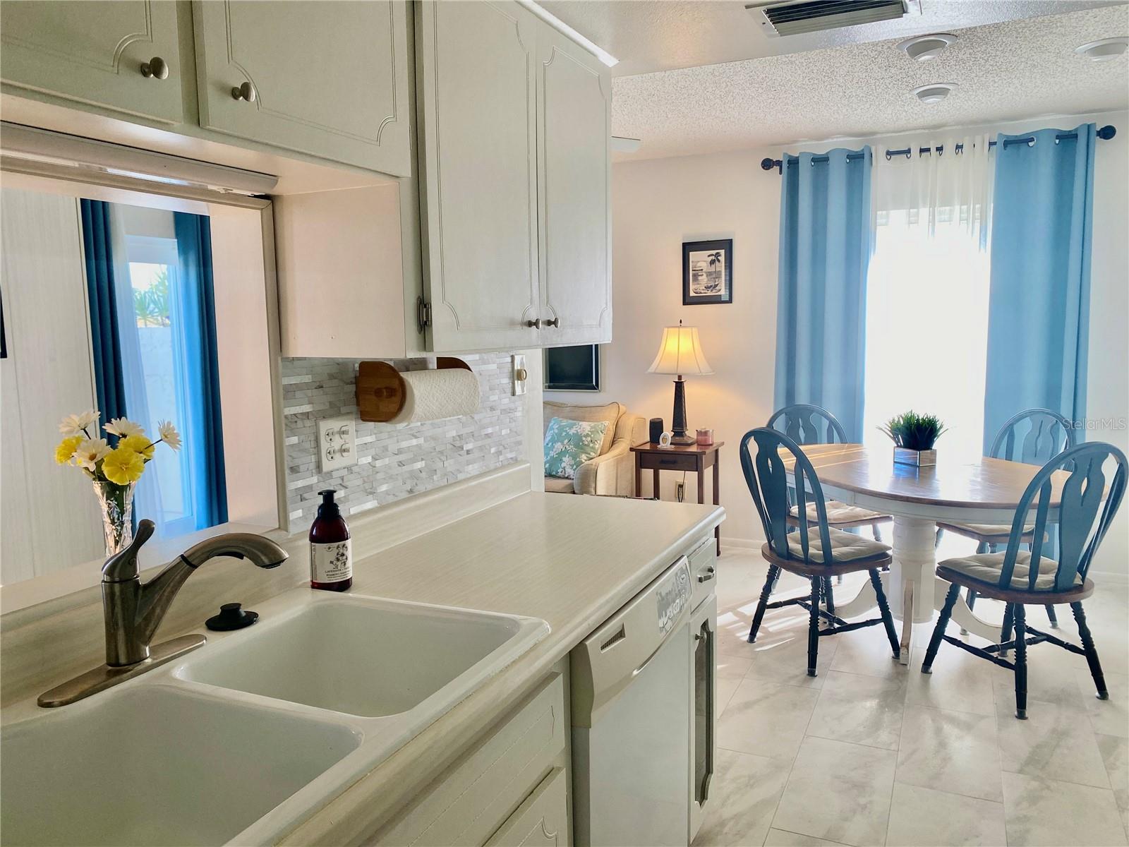 Image 14 of 91 For 2740 Highlands Boulevard D