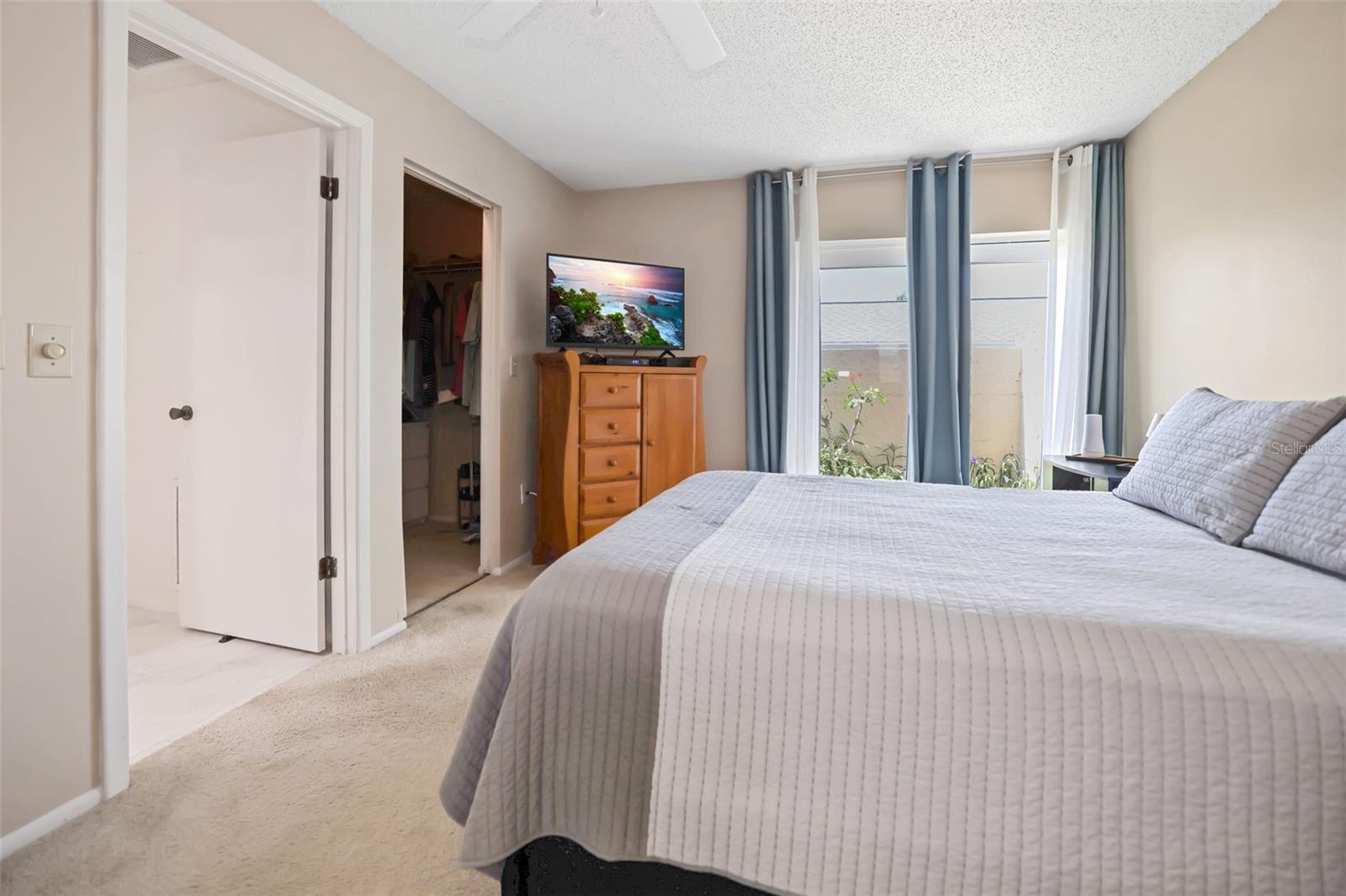 Image 20 of 91 For 2740 Highlands Boulevard D