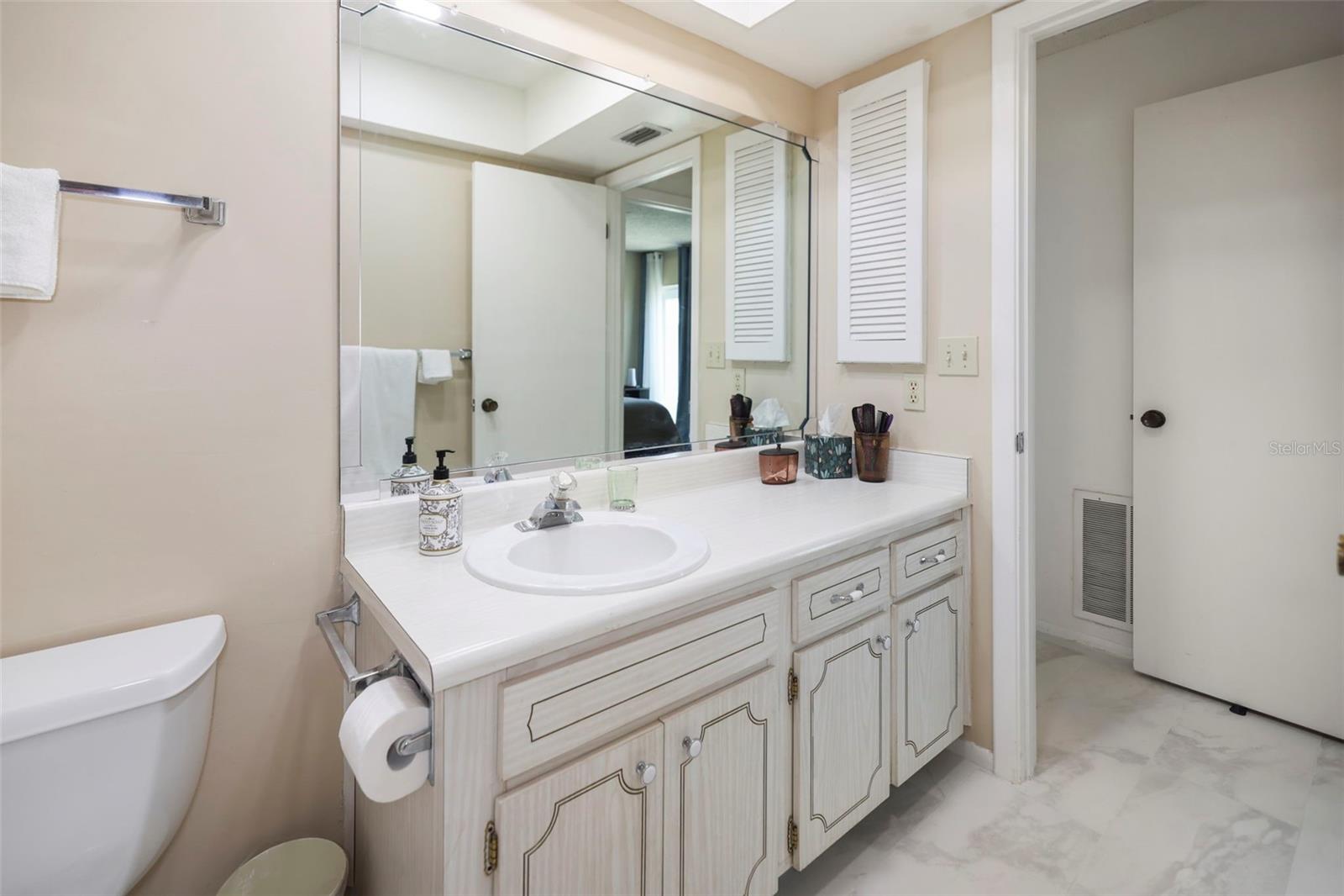 Image 31 of 91 For 2740 Highlands Boulevard D