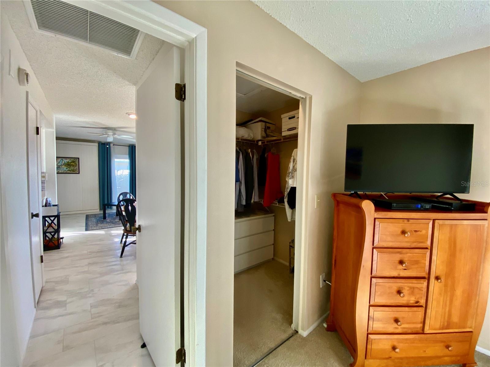 Image 33 of 91 For 2740 Highlands Boulevard D