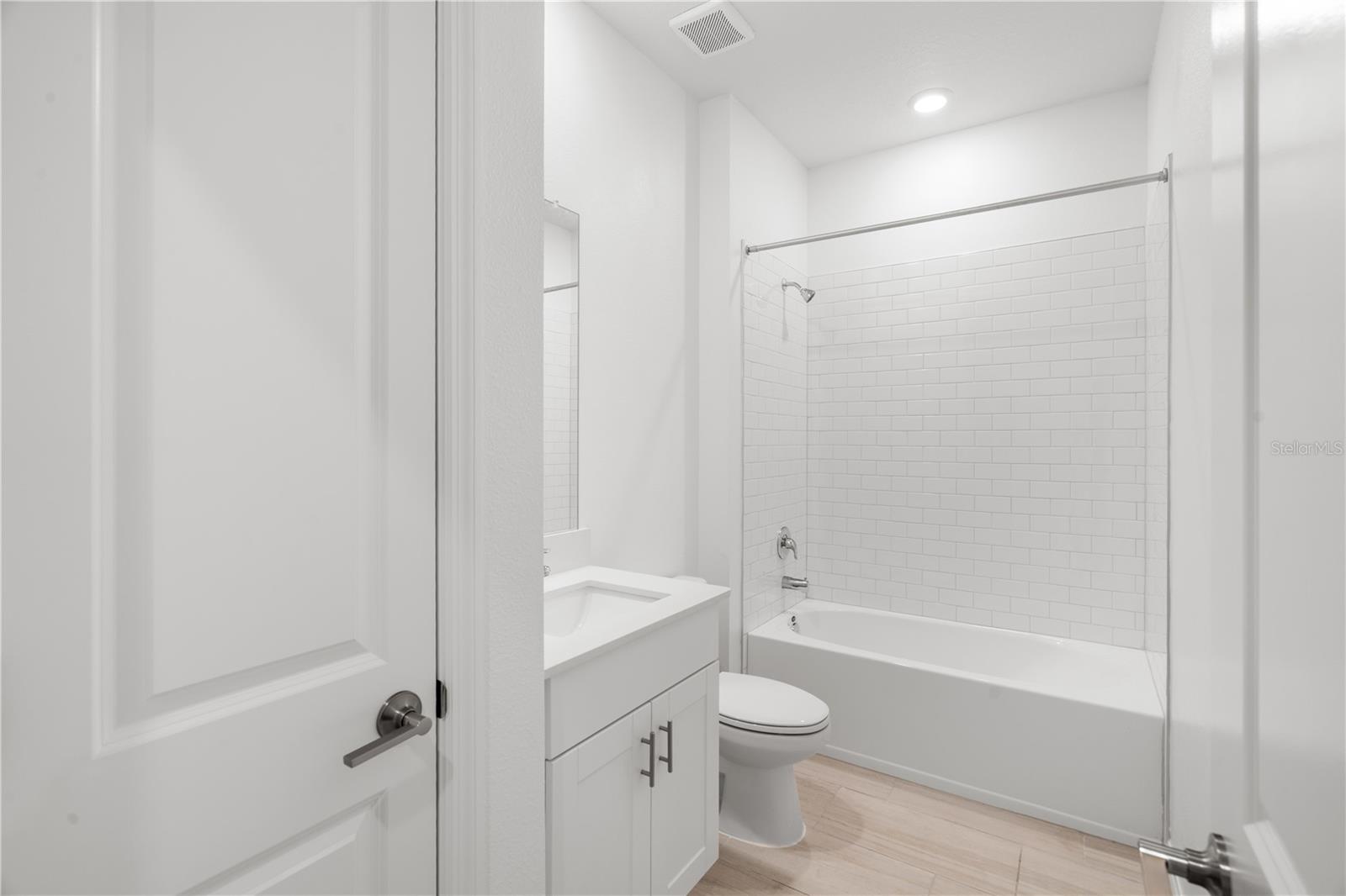 Image 10 of 31 For 18170 Pleasantview Boulevard