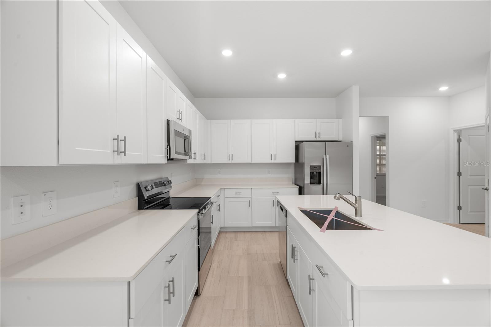 Image 17 of 31 For 18170 Pleasantview Boulevard