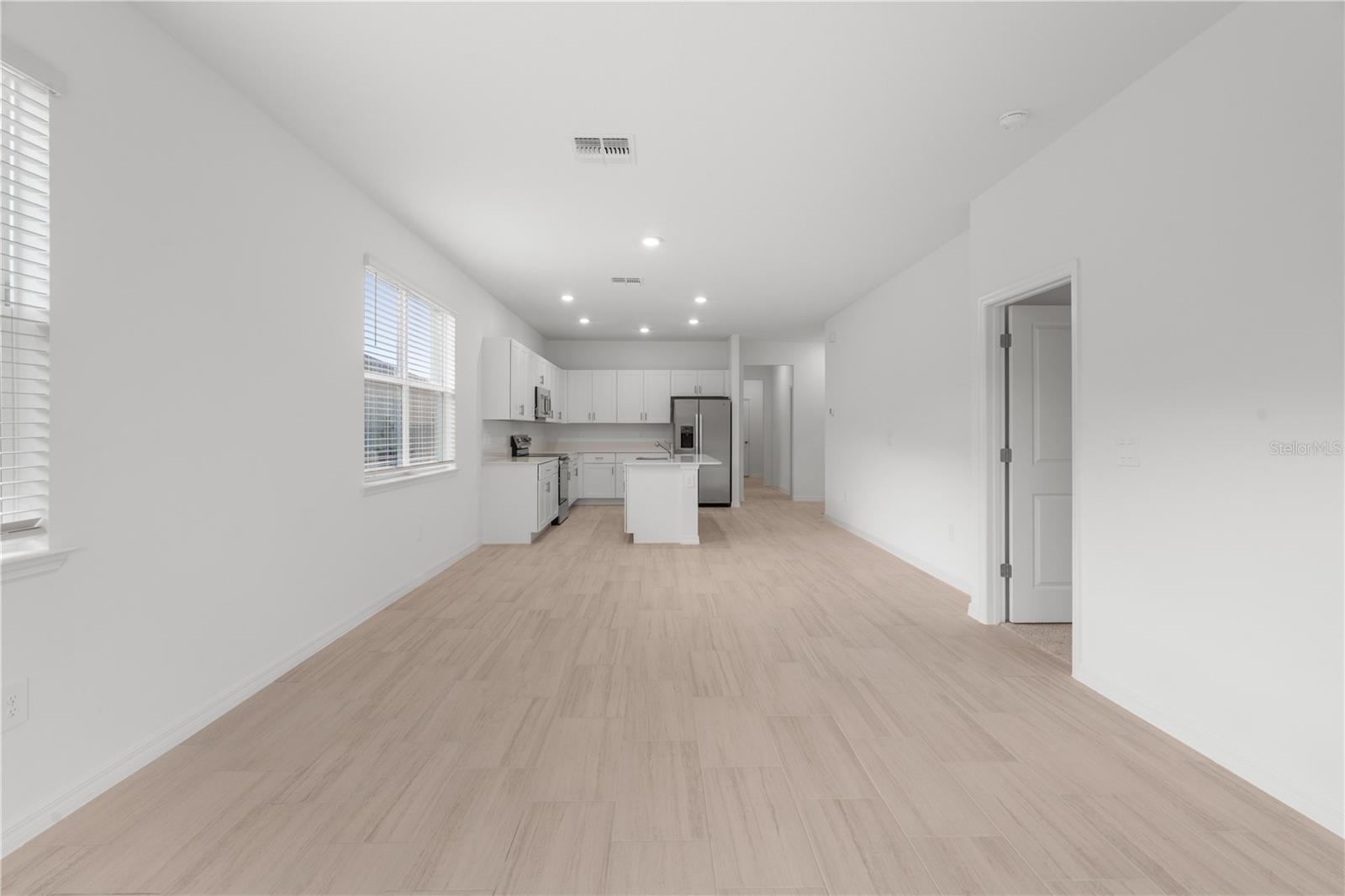 Image 21 of 31 For 18170 Pleasantview Boulevard