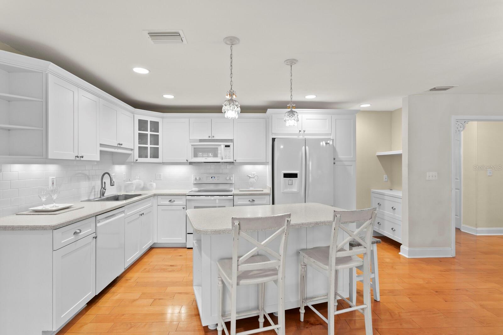 Image 20 of 59 For 309 Park Ridge Avenue