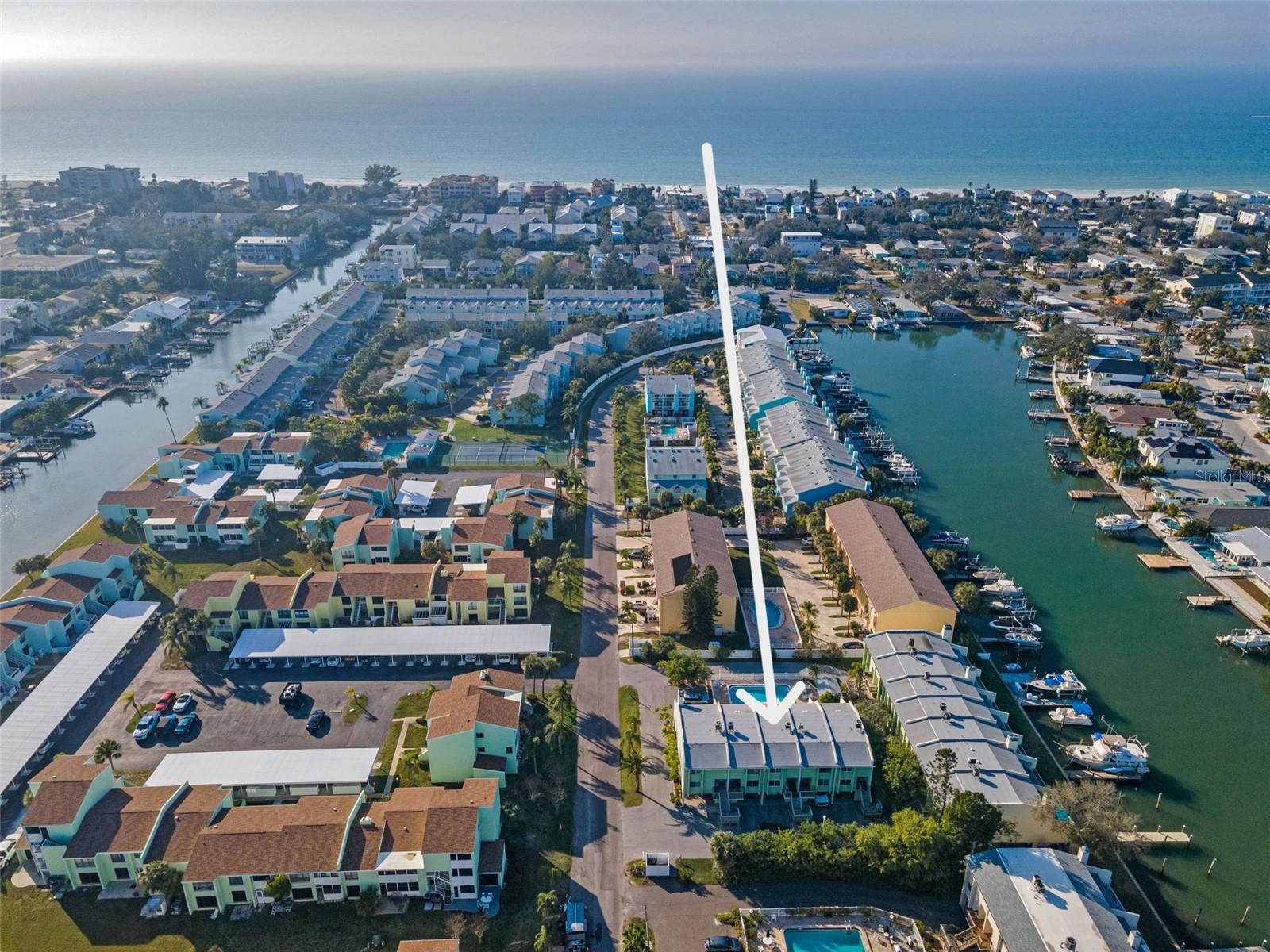 Listing photo id 8 for 318 Windrush Boulevard 10