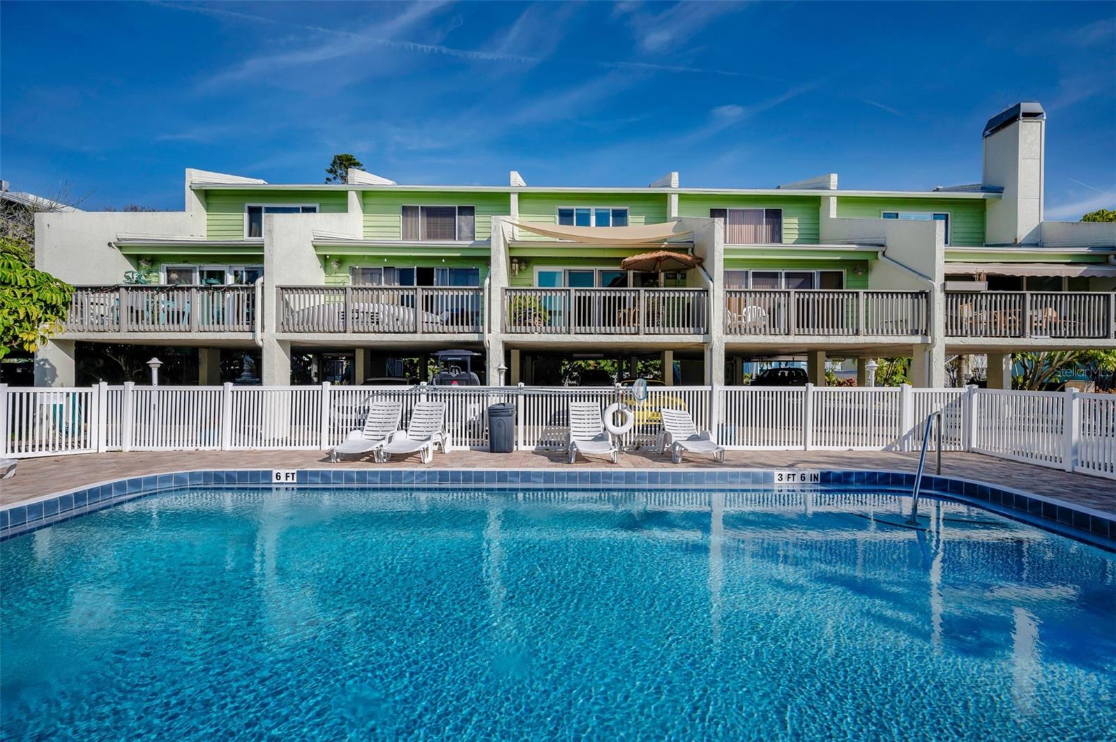 Listing photo id 9 for 318 Windrush Boulevard 10