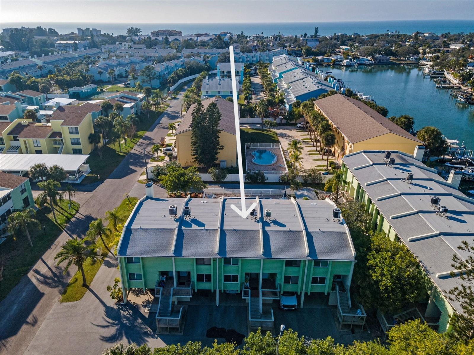 Listing photo id 11 for 318 Windrush Boulevard 10