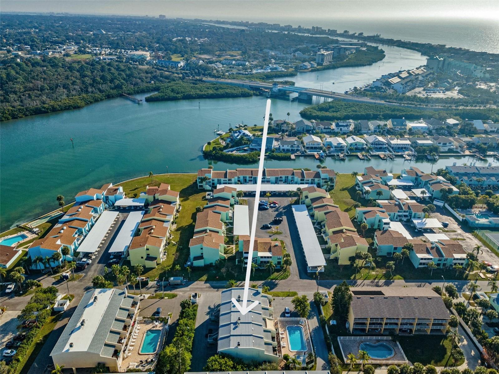 Listing photo id 13 for 318 Windrush Boulevard 10