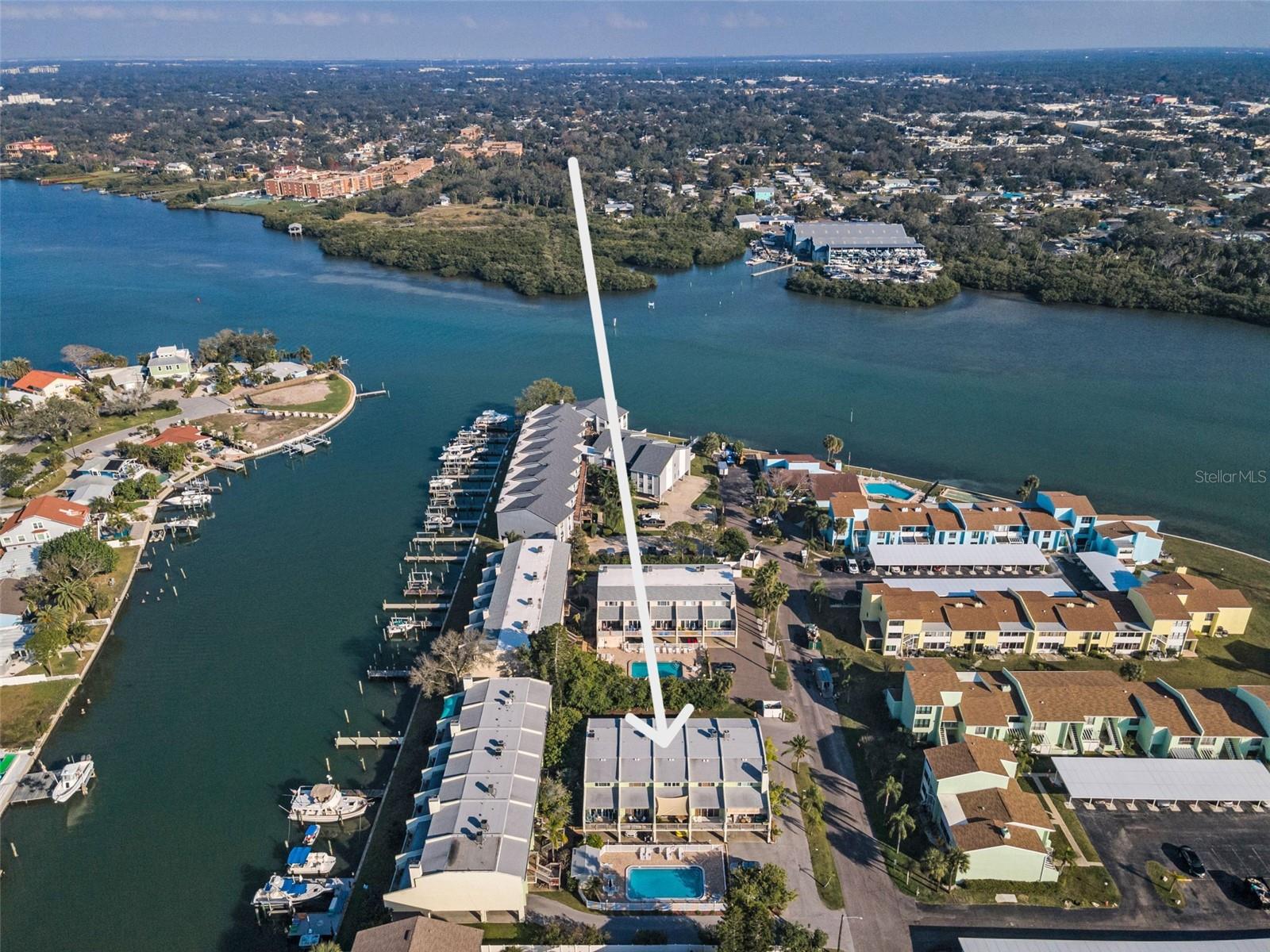 Listing photo id 14 for 318 Windrush Boulevard 10