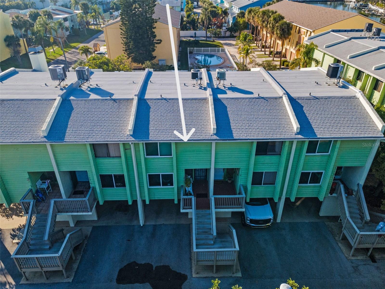 Listing photo id 0 for 318 Windrush Boulevard 10