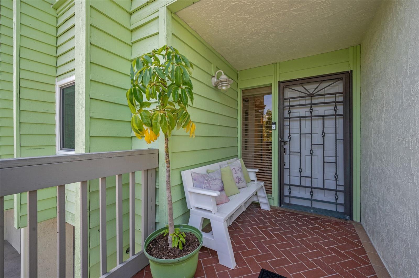 Listing photo id 18 for 318 Windrush Boulevard 10