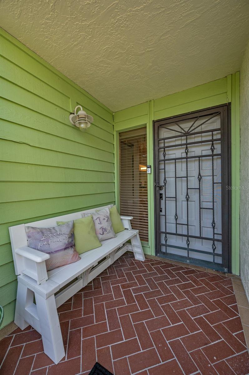 Listing photo id 19 for 318 Windrush Boulevard 10