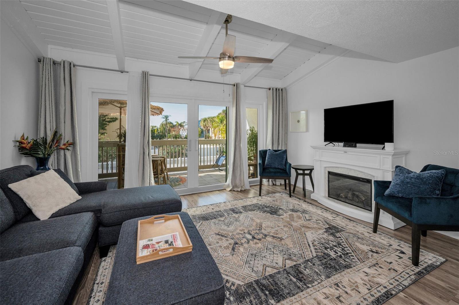 Listing photo id 22 for 318 Windrush Boulevard 10